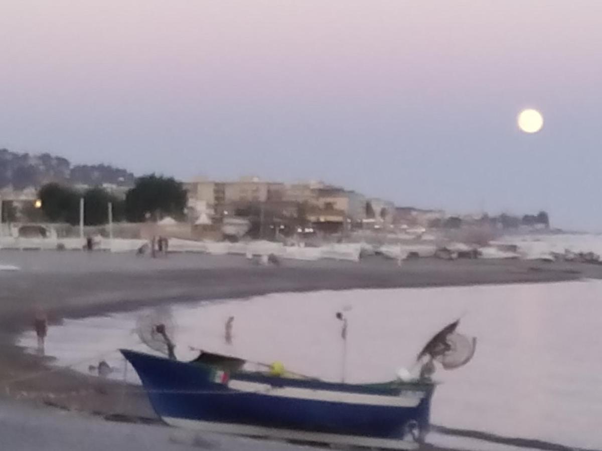 Appartamento Riviera Trilocale Wifi E Parcheggio Privato Ventimiglia Zewnętrze zdjęcie